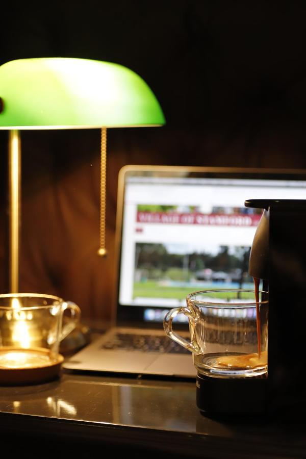 The Vine On Main Motel Stamford ภายนอก รูปภาพ