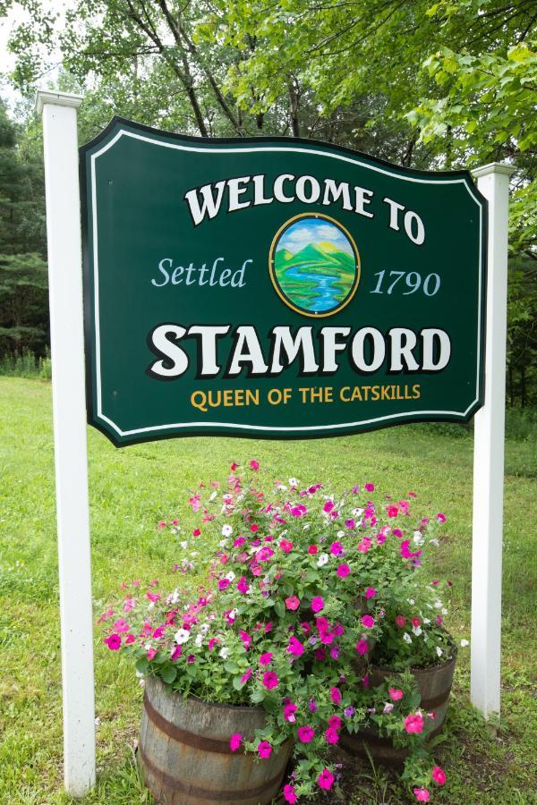 The Vine On Main Motel Stamford ภายนอก รูปภาพ