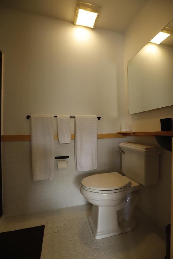 The Vine On Main Motel Stamford ภายนอก รูปภาพ
